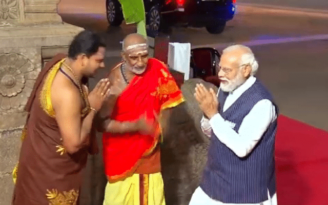Mysuru: PM Modi visits Nanjundeshwara Temple