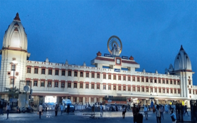 Varanasi: Railway Station gets restaurant on wheels