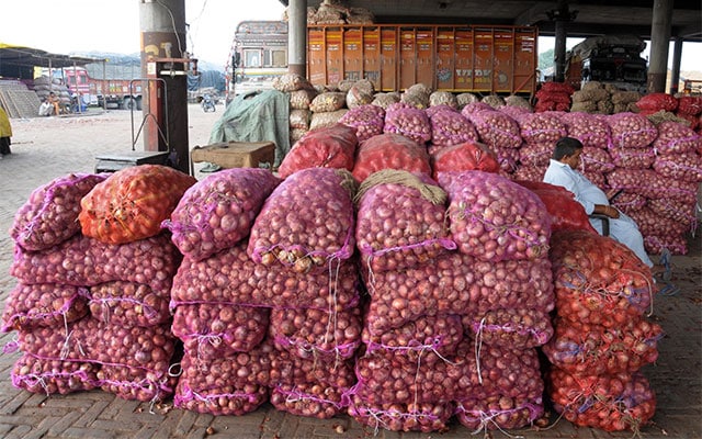 Nashik wholesellers of Onion strike protesting export duty hike