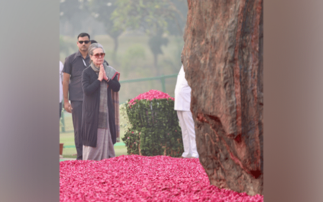Kharge, Sonia, Rahul offer floral tributes to Indira Gandhi on her death anniversary