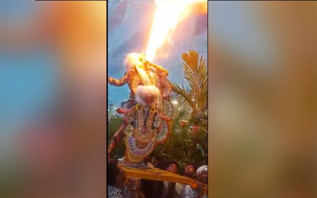 On KS Rao Road, Mangaluru, a group of tiger costumers performing various exercises were going for a procession when a costumed person started a fire stunt. His cap catches fire as the tiger costumer dares to spit fire from his mouth.