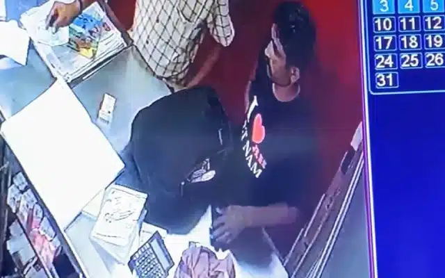 A thief, posing as a customer, came to a wine shop and snatched his mobile phone from Vitla in Bantwal taluk.