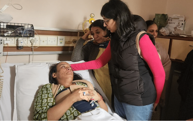 Swati Maliwal, Chief of Delhi Women's Commission, extended her support to a grief-stricken woman at the hospital on Friday. The victim, grappling with profound physical and emotional anguish, tragically lost her husband and two sons, aged 8 years and 8 months, in the heart-wrenching incident." 